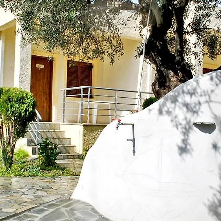 Apartment Chouzourakis